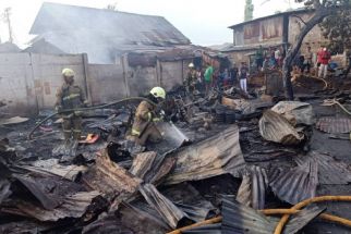 Lihat, Kebakaran di Cakung Membumihanguskan 40 Rumah, Nasib 105 Korban Bagaimana? - JPNN.com Jakarta