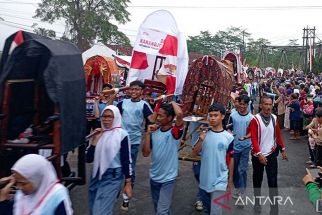 Ribuan Warga Purbalingga Terjun ke Jalanan, Bawa Replika Tandu Jenderal Soedirman - JPNN.com Jateng