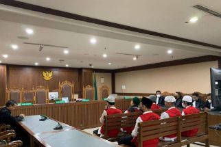 Dituntut 2 Tahun Penjara, 6 Pengeroyok Ade Armando Malah Dapat Putusan Begini dari Hakim - JPNN.com Jakarta