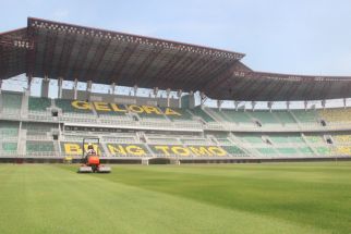 Dalam Waktu Dekat Bau Sampah di Kawasan Stadion GBT Dipastikan Hilang - JPNN.com Jatim