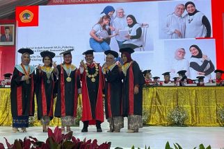 Untag Surabaya Luluskan 1.659 Mahasiswa, Rektor Punya Harapan Besar Untuk Wisudawan - JPNN.com Jatim