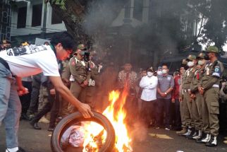 Demo BBM di Malang, Kebijakan Pemerintah Dituding Selalu Untungkan Oligarki - JPNN.com Jatim