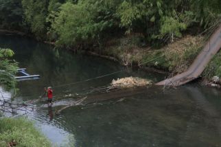 Jembatang Gantung yang Putus di Probolinggo Tergerus, Kemampuannya Menurun - JPNN.com Jatim
