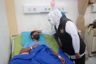 Gubernur Khofifah Minta Layanan Trauma Healing Korban Jembatan Putus Diperhatikan - JPNN.com Jatim