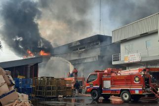 JNE Siap Ganti Rugi Barang Pelanggan yang Terbakar di Gudang Cimanggis Depok - JPNN.com Jabar