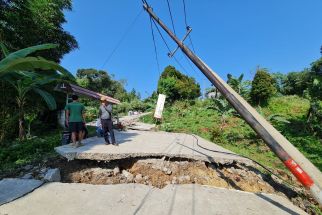 Akibat Pergeseran Tanah, 23 Rumah Warga di Desa Bojongkoneng Bogor Rusak - JPNN.com Jabar