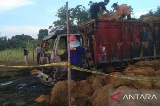 Polisi Telat Datang, Truk Pengangkut Tembakau Dibakar Sekelompok OTK di Pamekasan - JPNN.com Jatim