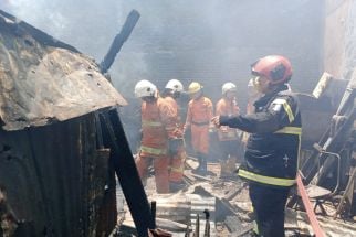 Gegara Anak Bermain Korek Api, Rumah di Surabaya Ludes Dilahap Si Jago Merah - JPNN.com Jatim