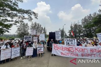 Lihat Tuh, Ratusan Warga Lambangsari Datangi Kejari Kabupaten Bekasi - JPNN.com Jabar