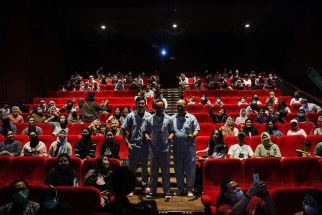 Ditemani Vino G Bastian dan Indro Warkop, Bima Arya Gelar Nobar Miracle In Cell No 7 - JPNN.com Jabar