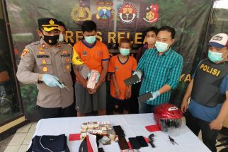 2 Pria Rampok Minimarket Bermodal Pistol Mainan, Sudah 8 Lokasi Jadi Sasaran, Hati-Hati - JPNN.com Jatim