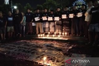 Ribuan Suporter Persiku Memadati Alun-alun Kudus, Doa Bersama untuk Korban Tragedi Kanjuruhan - JPNN.com Jateng