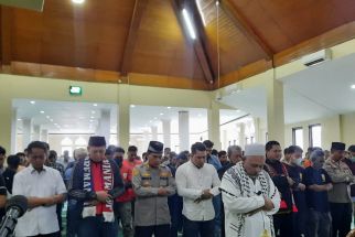 Polres Metro Depok Gelar Doa Bersama dan Salat Gaib Untuk Korban Tragedi Kanjuruhan - JPNN.com Jabar