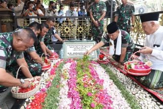 Bersilaturahmi ke Tebuireng, Jenderal Dudung: Semoga TNI Makin Dicintai Rakyat - JPNN.com Jatim