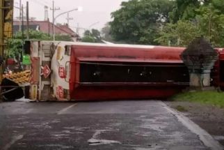 Truk BBM Pertamina Terguling di Blitar, Proses Evakuasi Memakan Waktu 12 Jam - JPNN.com Jatim