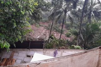 13 Desa di Banyumas Dilanda Bencana, Rumah Bu Sisum Hilang Terbawa Longsor - JPNN.com Jateng