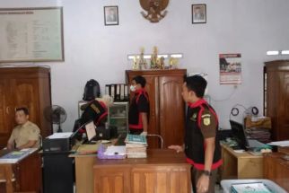 Kantor Desa Batangsaren Tulungagung Mendadak Ramai, Petugas Mulai Menggeledah - JPNN.com Jatim