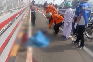 Nahas, Petugas Kebersihan Tewas Tertabrak Mobil di Jembatan Suramadu, Begini Kronologinya - JPNN.com Jatim