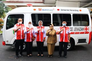 Pemprov Lampung Salurkan Bantuan Mobil Ambulans, Istri Gubernur Langsung Bilang Begini - JPNN.com Lampung