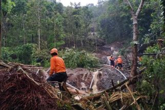 Banjir Bandang dan Tanah Longsor Terjadi di Borobudur, 2 Rumah Rusak - JPNN.com Jateng