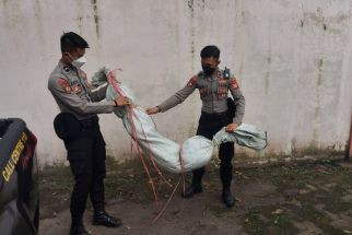Polisi Amankan ‘Pocong’ yang Resahkan Pengendara Motor di Bandung Barat - JPNN.com Jabar