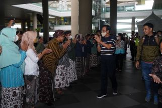 Ratusan Lurah Sambut Kedatangan Sri Sultan HB X - JPNN.com Jogja