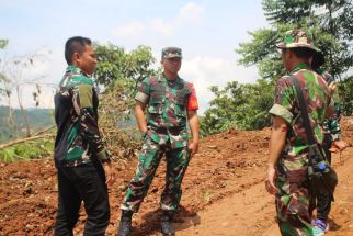 Dandim 0621 Kabupaten Bogor Memastikan Pembangunan Jalan TMMD Segera Rampung - JPNN.com Jabar