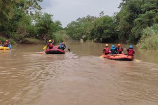 Hari Kelima Pencarian Pengendara Motor Terseret Arus Banjir di Subang Belum Juga Ditemukan - JPNN.com Jabar