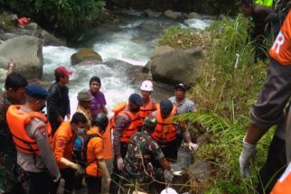 Jasad Siswi SMPIT Al-Hikmah Depok Ditemukan Tersangkut di Bebatuan Sungai - JPNN.com Jabar