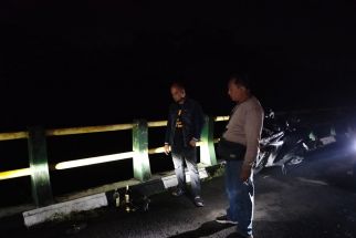 Asyik Menongkrong di Jembatan Srandakan, Sekelompok Pemuda Kocar-kacir Saat Polisi Datang - JPNN.com Jogja