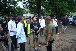 Pengerjaan Saluran Air di Kawasan Ampel Membahayakan Pengguna Jalan - JPNN.com Jatim