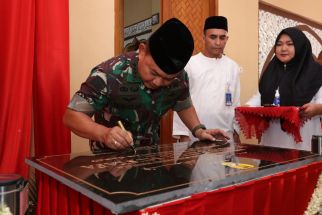 Datang ke Bogor, Kasad Dudung Santuni Anak Yatim Hingga Resmikan Masjid Baitul Mustafa - JPNN.com Jabar