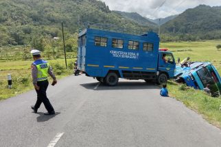 Bus Rombongan Takziah dari Kotagede Masuk ke Parit, Kok Bisa? - JPNN.com Jogja