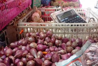 Harga Bawang di Surabaya Hari Ini Naik, Pedagang Ungkap Penyebabnya - JPNN.com Jatim