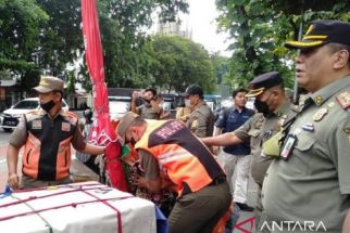 30 Lapak Pedagang di Sekitar Masjid Istiqlal Kena Razia - JPNN.com Jakarta