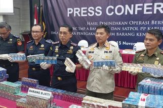 Bea Cukai Amankan Dua Tersangka Pengedar Rokok Ilegal di Bandung - JPNN.com Jabar