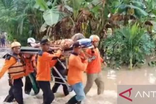 6 Jam Diguyur Hujan, 4 Kecamatan di Ngawi Banjir se Paha Hingga Dada Orang Dewasa - JPNN.com Jatim
