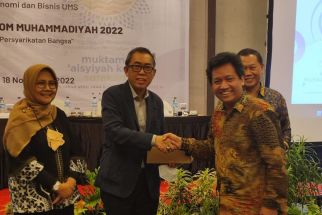 Rektor UWM Bicara Praktik Oligarki di Simposium Ekonom Muhammadiyah - JPNN.com Jogja
