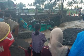 Banjir Lahar Gunung Semeru Hanyutkan Truk Tambang Pasir, Ini Kronologinya - JPNN.com Jatim