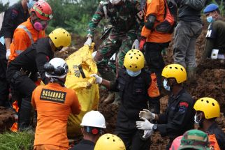 Jenazah Ayah dan Anak Korban Gempa Bumi Cianjur Ditemukan, 9 Korban Lagi Dalam Pencarian - JPNN.com Jabar