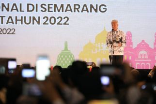 Di Hadapan Presiden Jokowi, Ganjar Curhat Soal Nasib Guru Honorer di Jawa Tengah - JPNN.com Jateng