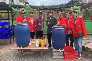 Mahasiswa Untag Surabaya Beri Pelatihan Pengolahan Limbah di Kampung Kelengkeng Sidoarjo - JPNN.com Jatim