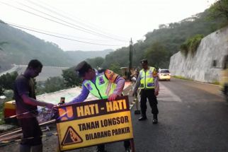 Hati-Hati Bagi yang Melintasi Jalan Nasional Trenggalek-Ponorogo - JPNN.com Jatim