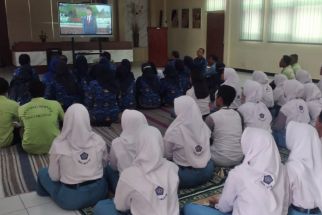 Laksamana Yudo Dilantik Jadi Panglima TNI, Murid & Guru SMAN 1 Mejayan Sujud Syukur - JPNN.com Jatim