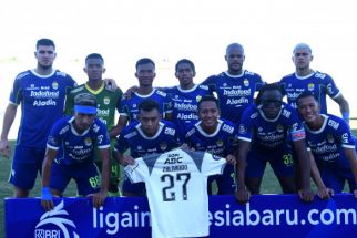 Persib Bandung Persembahkan Kemenangan Melawan Persis Solo untuk Zalnando - JPNN.com Jabar