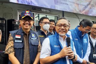 Sidak ke Pasar Gedebage Bandung, Mendag Zulhas Pastikan Harga Bapok Stabil - JPNN.com Jabar