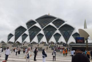 Teruntuk Pedagang, Simak Nih Penjelasan Satpol PP Ihwal Batas dan Zona PKL di Masjid Raya Al Jabbar - JPNN.com Jabar