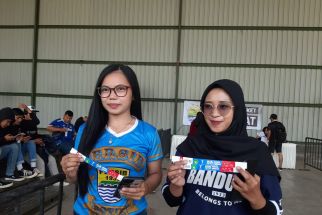 Bobotoh Wanita Ikut Ramaikan Penukaran Tiket Pertandingan Persib vs Persija - JPNN.com Jabar