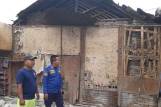 BPBD Salurkan Bantuan untuk Korban Rumah Roboh di Tangerang - JPNN.com Banten