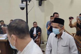 Majelis Hakim Tegur Saksi Suap Unila Asep Sukohar Dalam Persidangan - JPNN.com Lampung